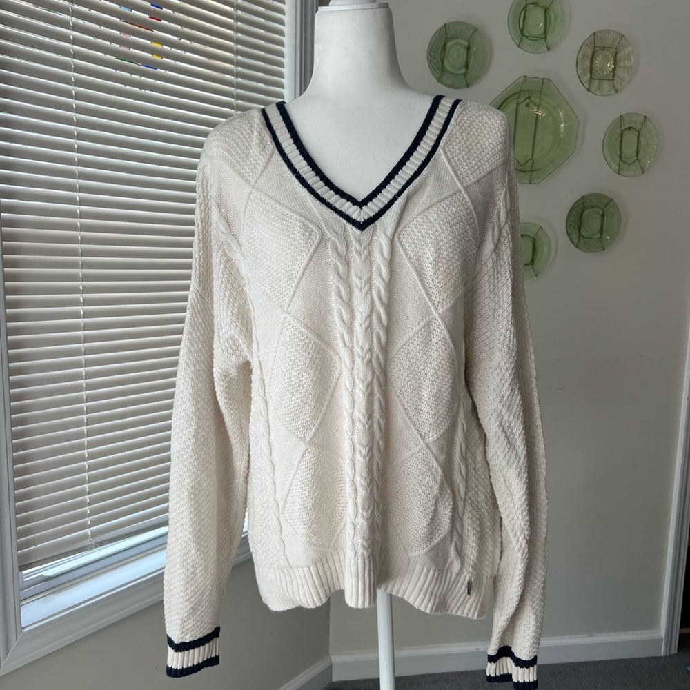 Hollister Cream V-Neck Cable Knit Sweater